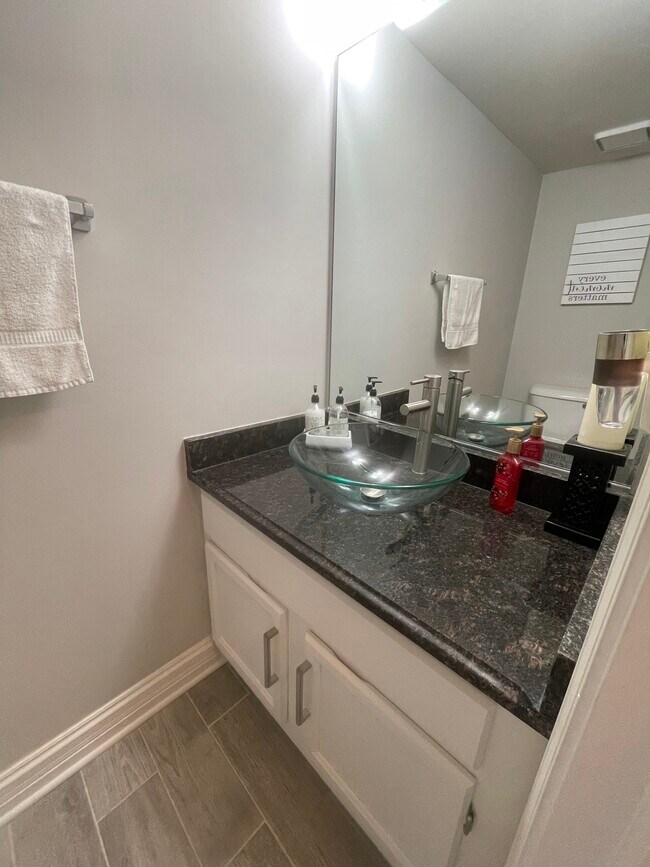 Foto del edificio - 1629 Fairfax Ln