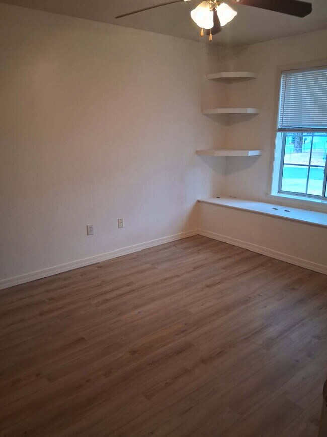 Foto del edificio - 1650 W Nikolaus