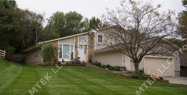 Foto del edificio - 8 Pinehurst Ct