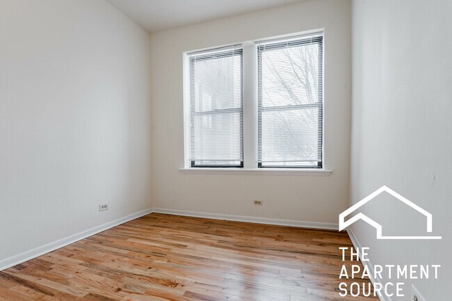 Foto del edificio - 2319 N Kedzie Blvd