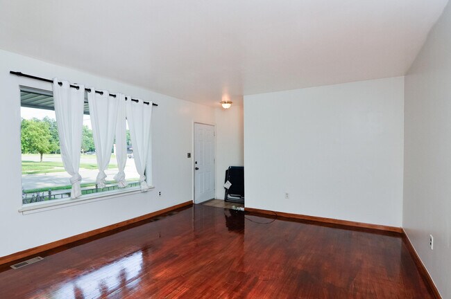 Foto del edificio - 8807 Tavistock Dr