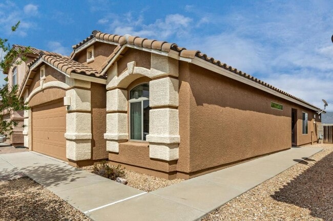 Building Photo - 8431 S Egyptian Dr