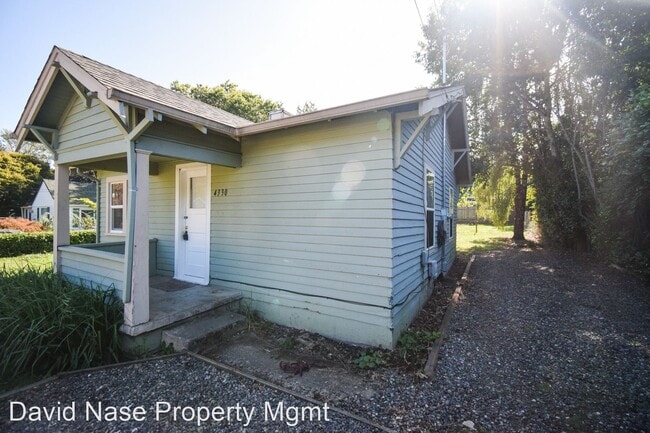 Building Photo - 2 br, 1 bath House - 4330 SE Roswell St