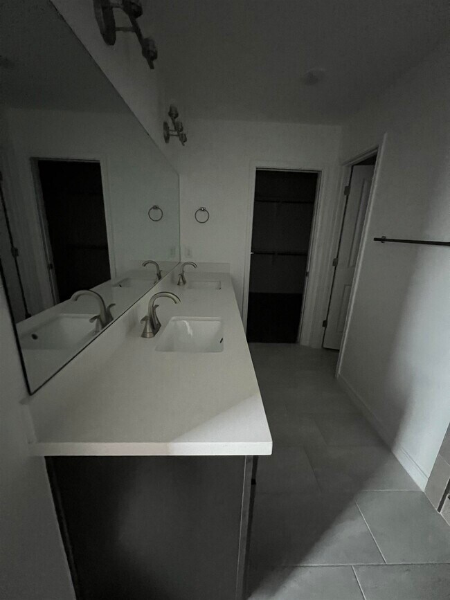 Foto del edificio - 9913 Bijan Dr