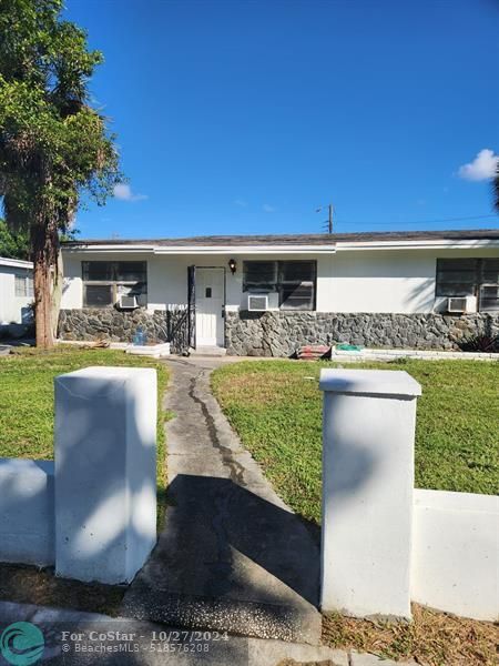 Primary Photo - 5301 SW 28th St