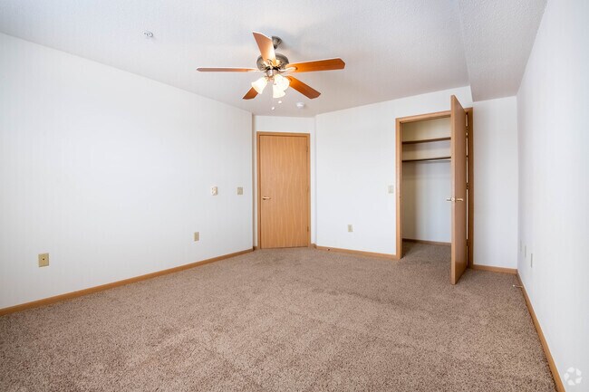 2HAB, 1BA - 1073SF - Weybridge
