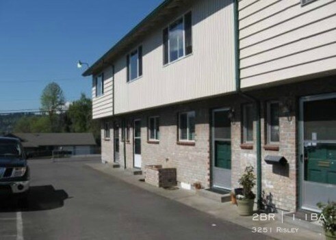 Foto principal - 3251 SE Risley Ave