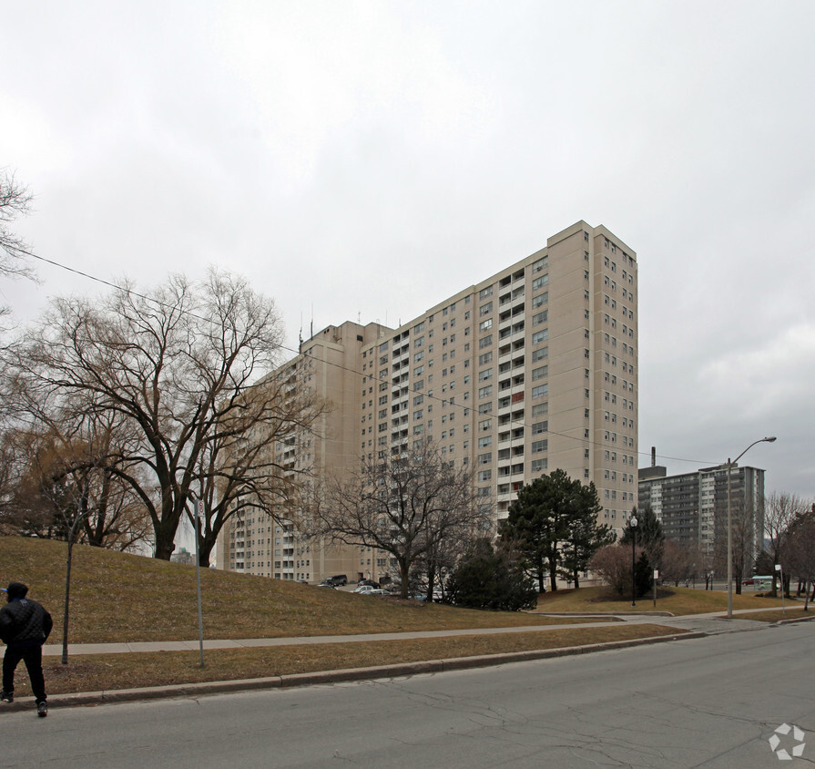 Photo du bâtiment - 5 Parkway Forest Drive