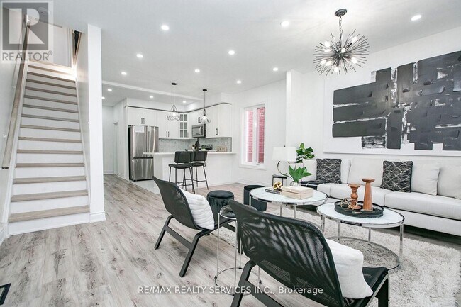 Building Photo - 20 Somerset Ave