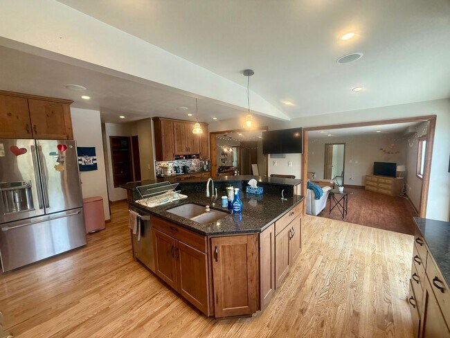 Building Photo - Spacious Remodeled Single Family Ranch Home in Golden!