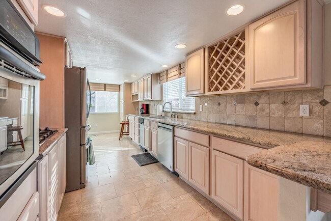 Foto del edificio - 6328 Windy Meadow Dr