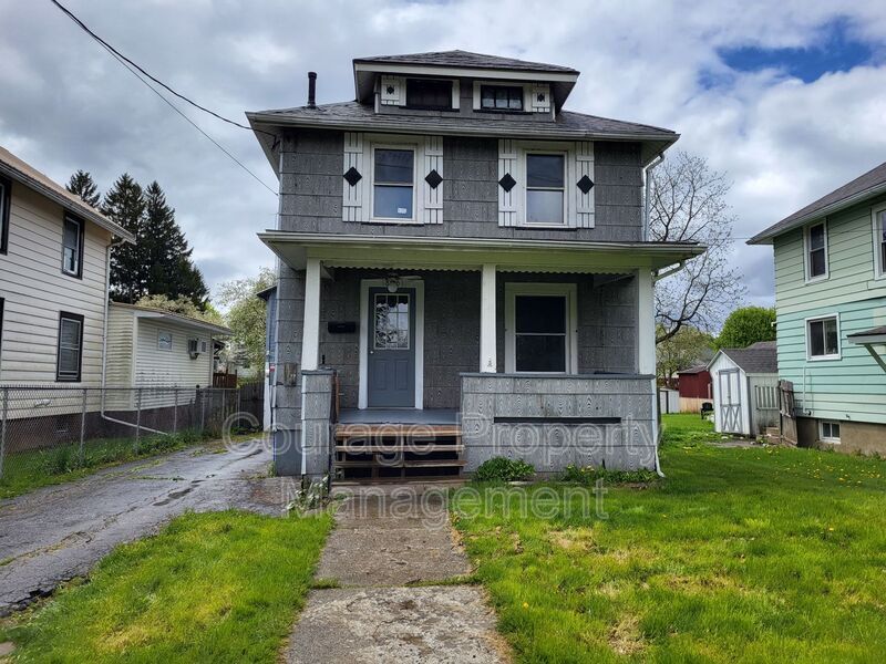 Primary Photo - 806 Moore St