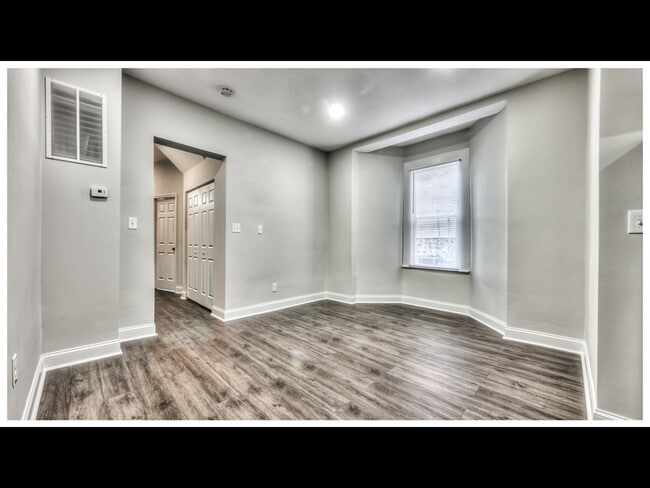 Foto del edificio - 2220 Lyndhurst Ave