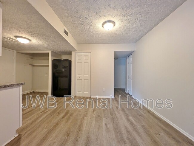 Foto del edificio - 7201 Arlington Expy