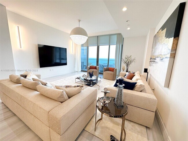 Building Photo - 17901 Collins Ave