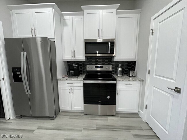 Foto del edificio - 812 SW 8th Pl