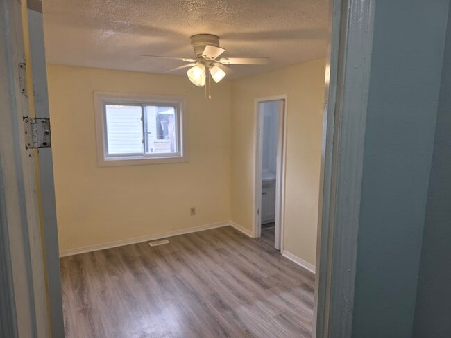 Building Photo - 679 Frobisher Crt
