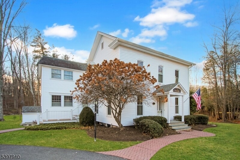 Foto principal - 405 Mt Hermon Rd