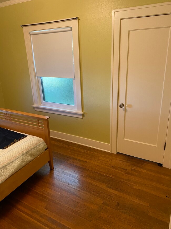 Building Photo - 7405 N Burrage Ave