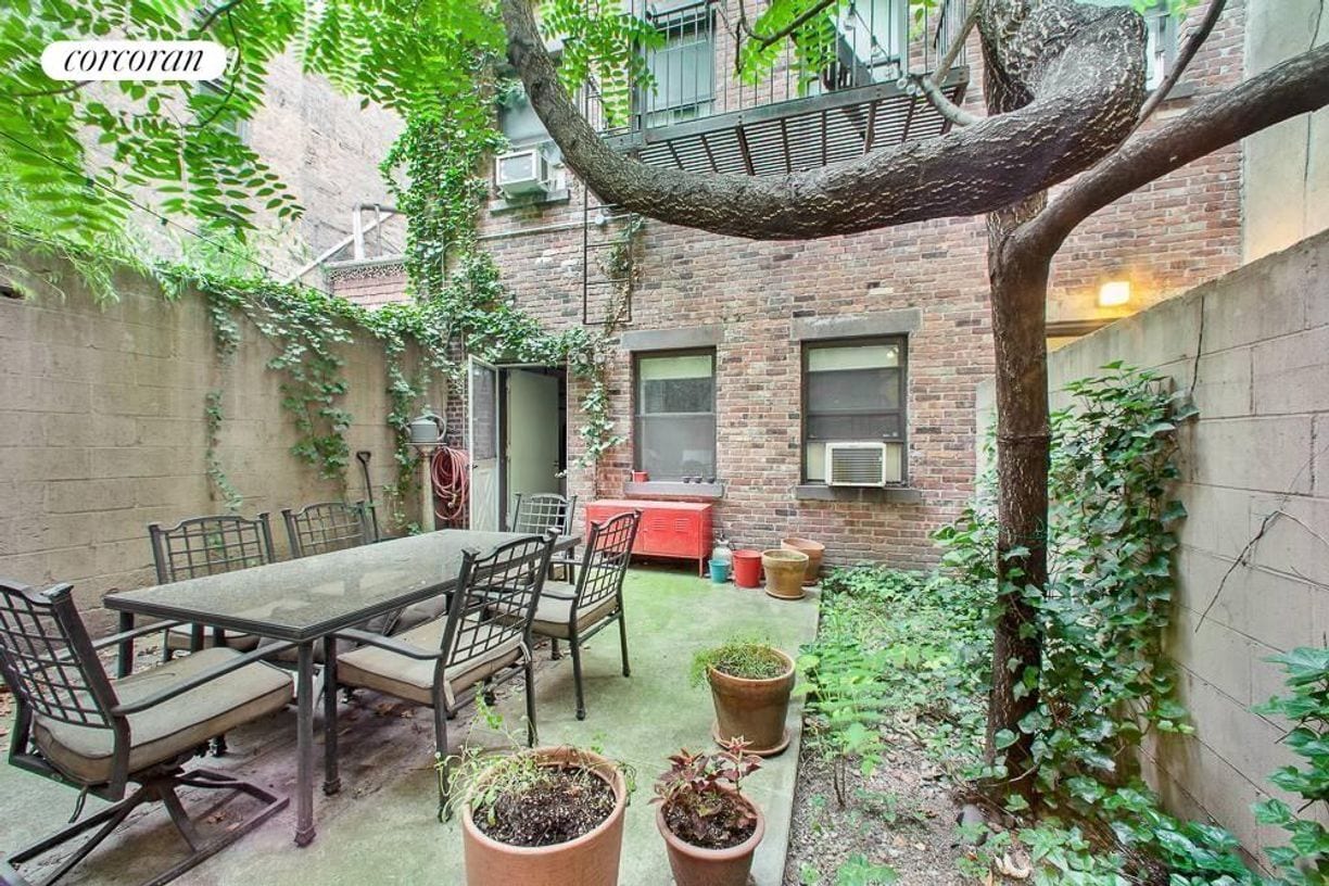 Primary Photo - 52 Spring St