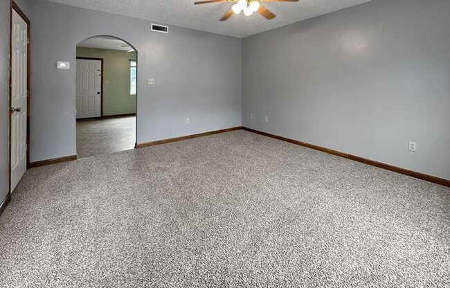 Building Photo - 2BD/1.5BA Unit at Pinecrest Apartments in ...