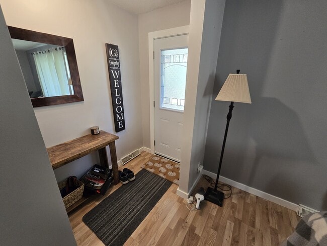 Building Photo - 908 Consol Ave