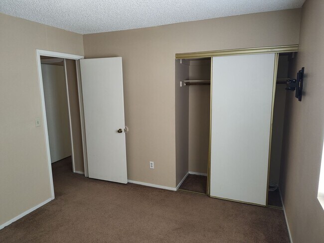 Foto del edificio - 3-bedroom, 2.5-bathroom home located in the city of Las Vegas, NV