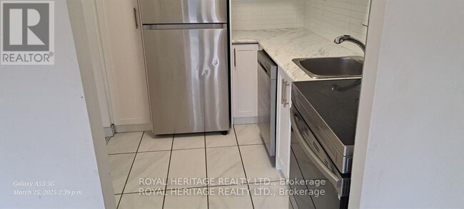 Photo du bâtiment - 945-945 Simcoe St N