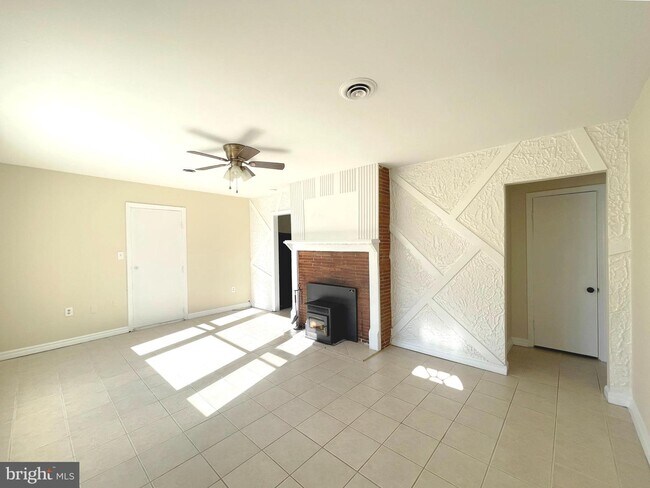 Foto del edificio - 15921 Livingston Rd