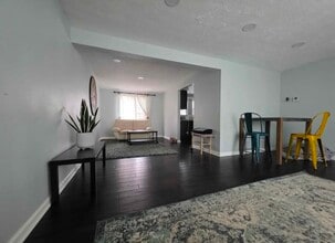 Building Photo - 8499 Rainbow Bridge Ln