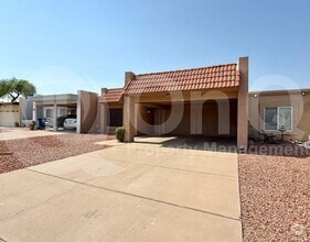 Building Photo - 744 W Oxford Dr