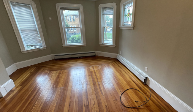 Foto del edificio - 9/1 Renovated top floor 1BR in Cleveland C...