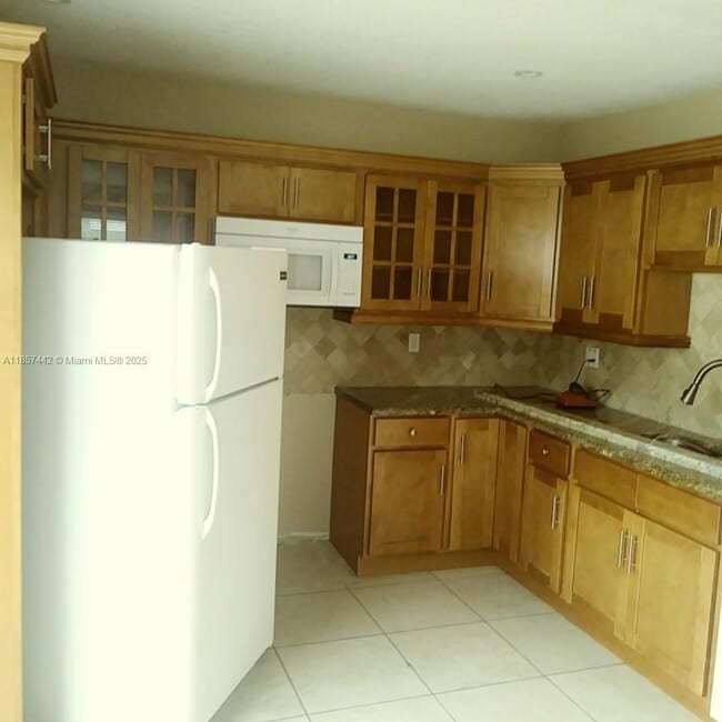 Building Photo - 3245 SW 89th Ave