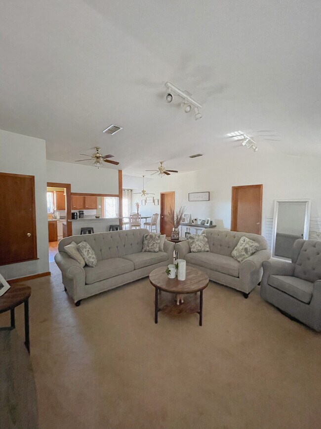 Foto del edificio - 12255 County Road 313 E