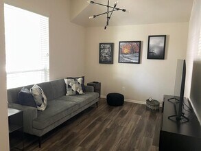 Building Photo - 31 W Spindle Tree Cir