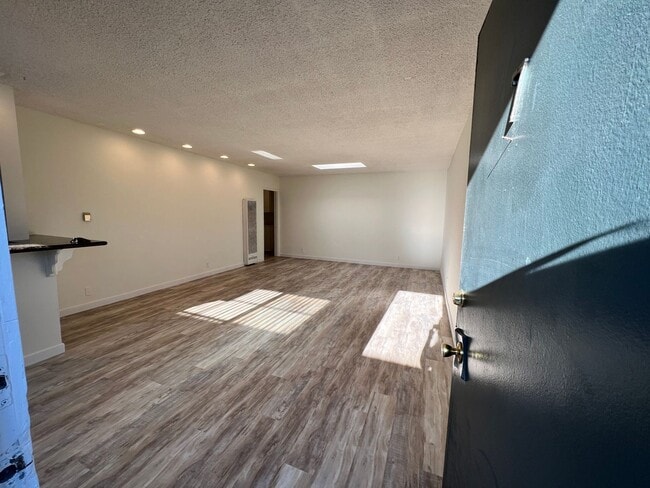 Foto del edificio - 12727 Matteson Ave