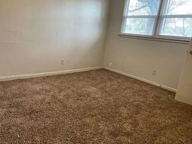 Building Photo - Adorable 3 bedroom 1 bathroom