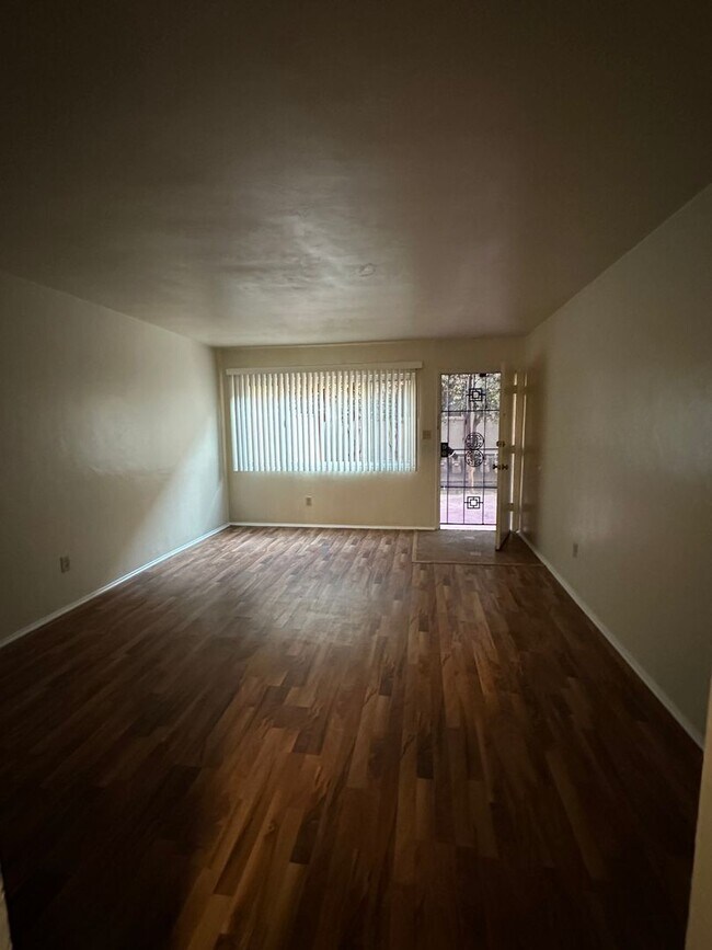 Foto del edificio - 4225 Kansas St