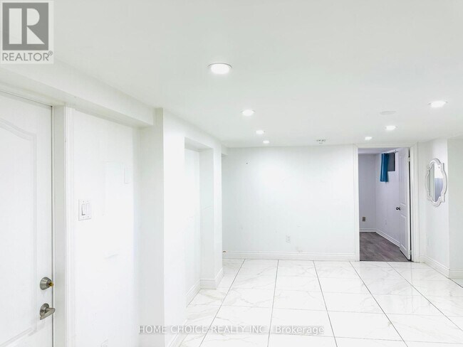 Building Photo - 116 Eldomar Ave