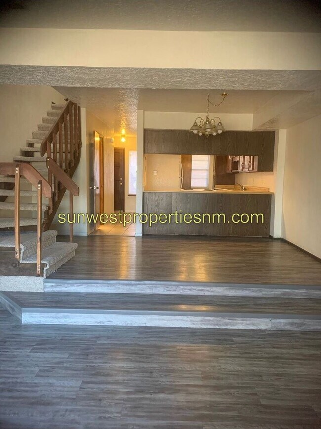 Building Photo - 3 Bedroom, 2.5 Bath 2 Story Condo