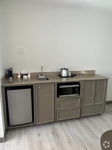 Building Photo - 5600 Bluebonnet Blvd