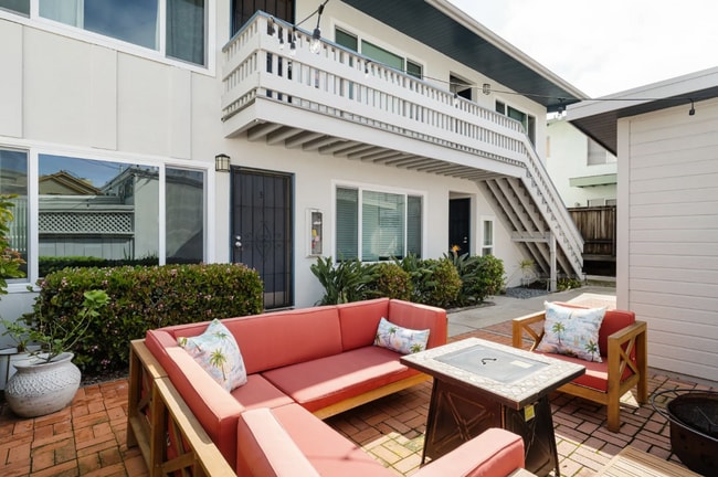 Building Photo - Studio6