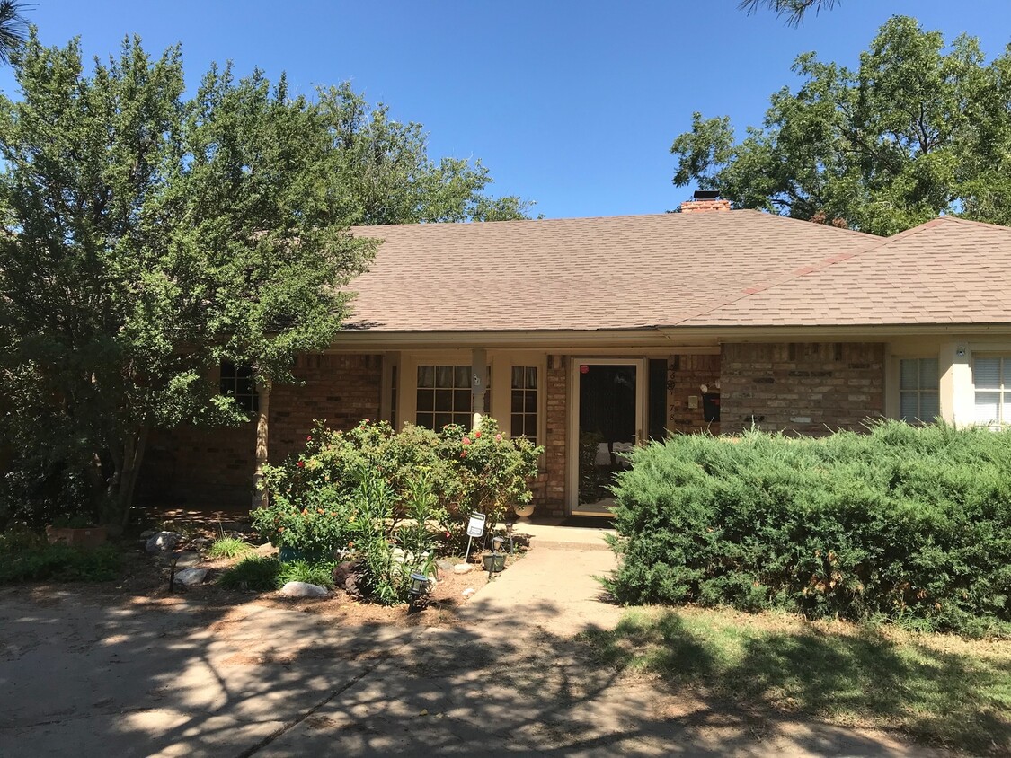 Wow 4 bedroom 3 bath 2 garage almost 3000... - Wow 4 bedroom 3 bath 2 garage  almost 3000...