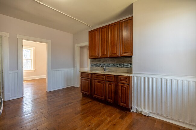 Building Photo - 118-120-120 Westland St