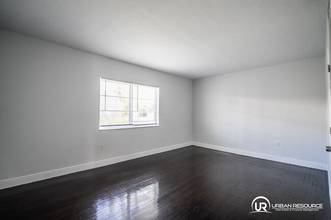 Building Photo - 1007 Bay Dr