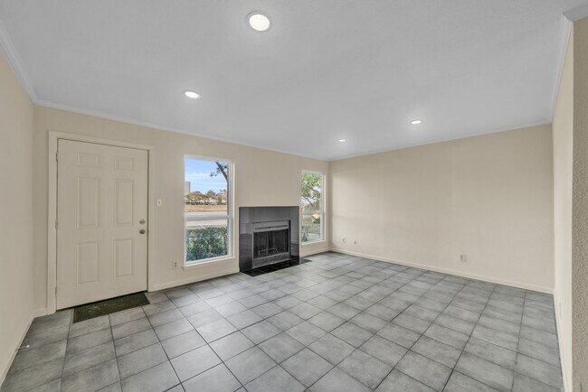 Building Photo - 6111 Beverly Hill St