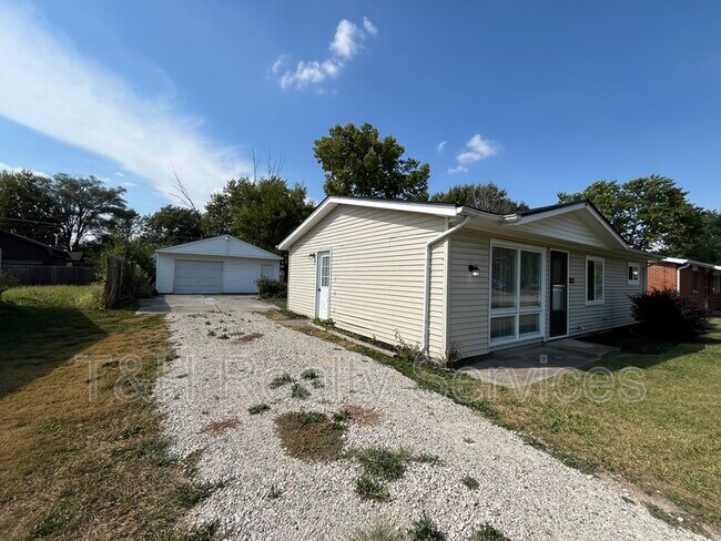 Foto del edificio - 5407 Long Bow Dr