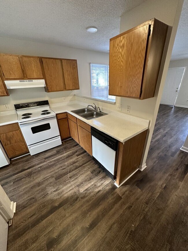 Foto del edificio - 2 Bedroom 1.5 Bathroom Townhome