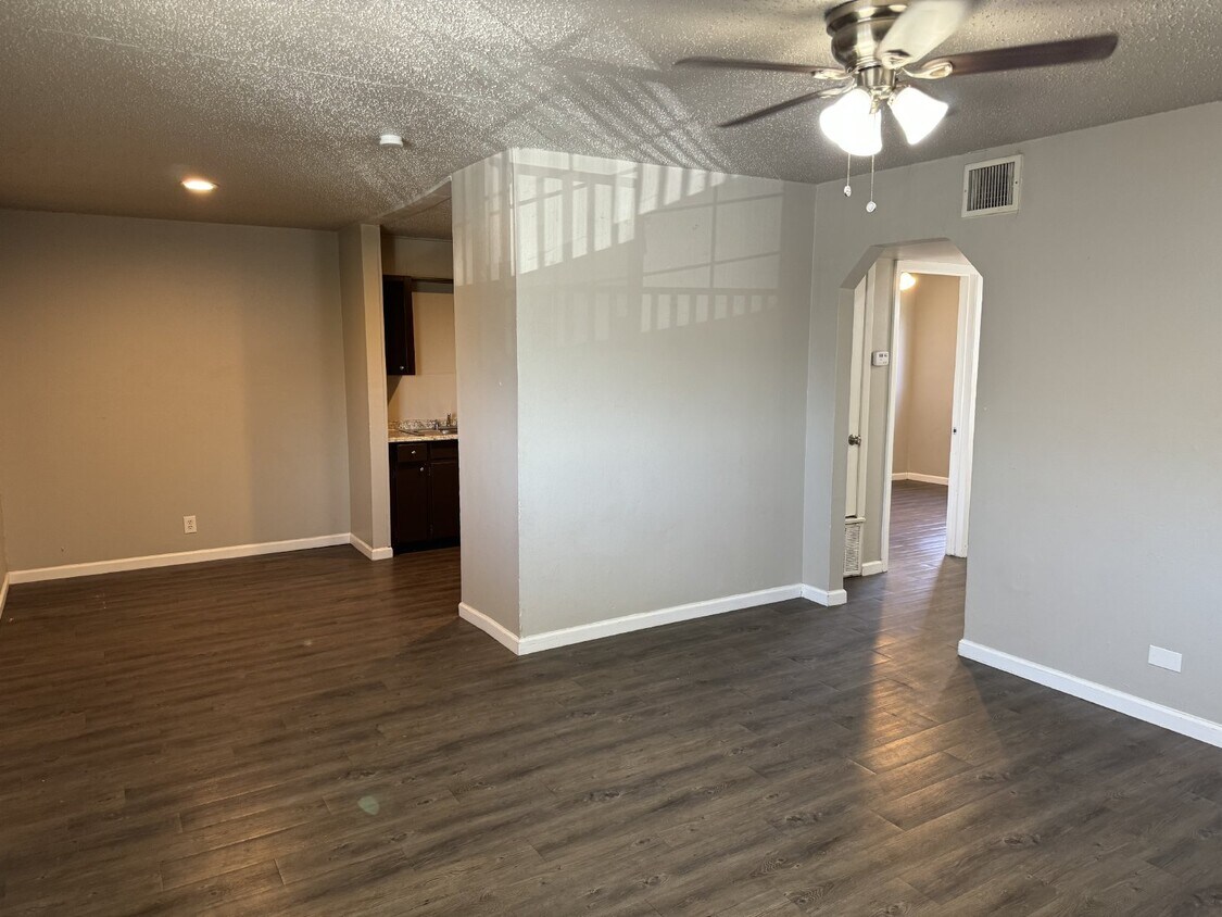 Foto principal - 2 Bedroom and 1 bathroom ready to move in