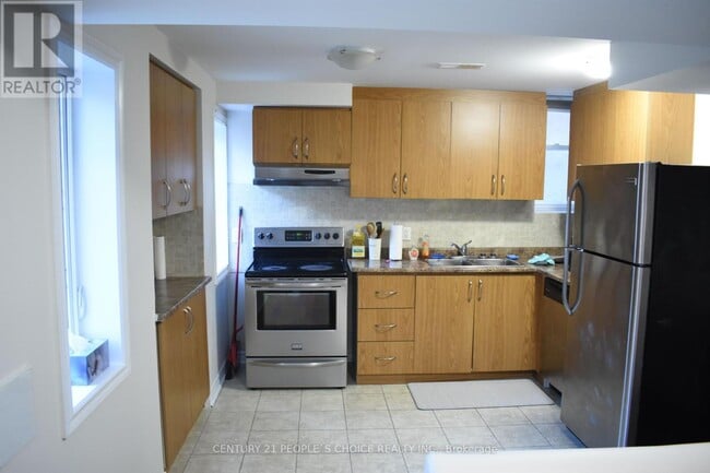 Building Photo - 5551 Meadowcrest Ave